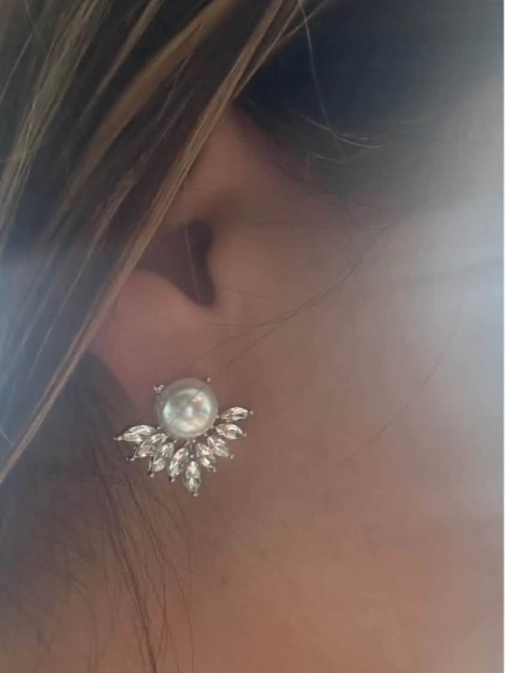 Elegant Silver Pearl Stud Earrings with Crystal Accents - Picture 3 of 3
